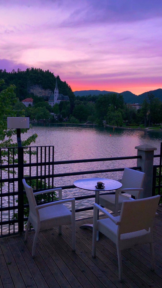 OsmPin's tweet image. قهوة وغروبٌ ساحر ☕️💜