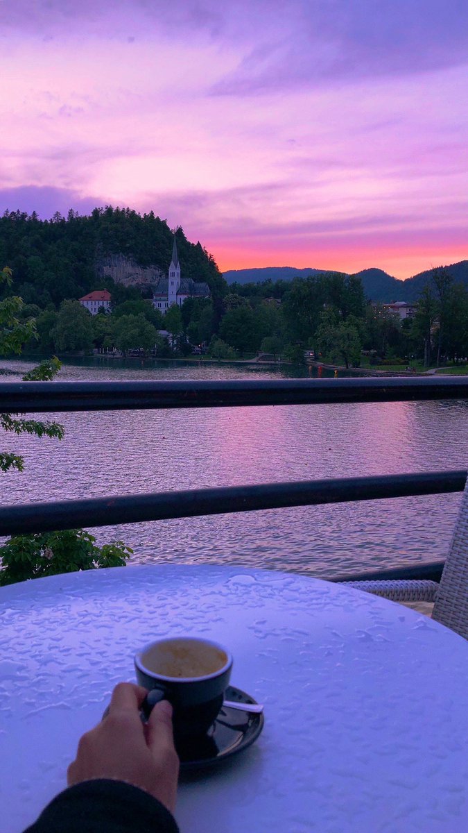 OsmPin's tweet image. قهوة وغروبٌ ساحر ☕️💜