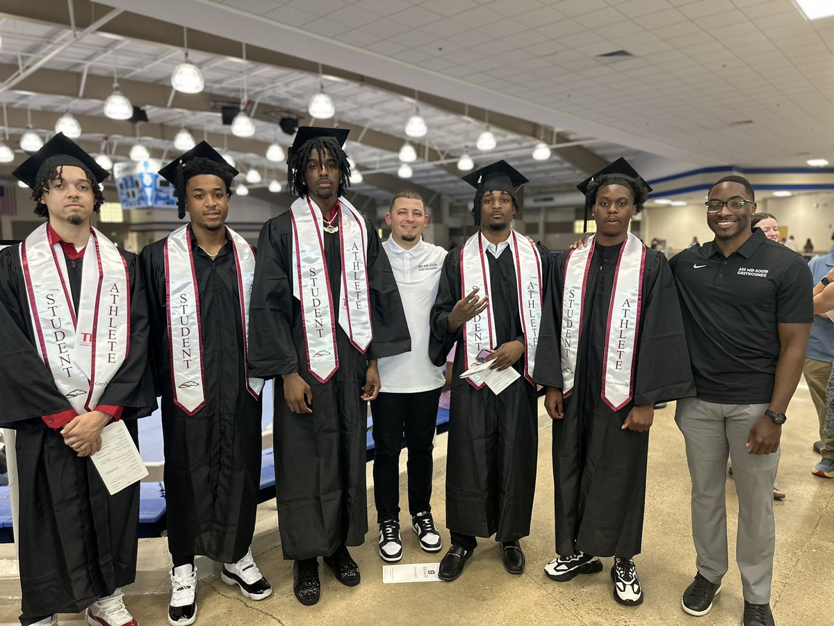 5 Sophomores - 5 Graduates

Thank you Sophomores for leaving this place better than when you came in. What a career. 

- 42 wins. 
- Region 2 Champions. 
- Central Plains District Champions. 
- National Tournament Appearance. 

Once a Greyhound, always a Greyhound.