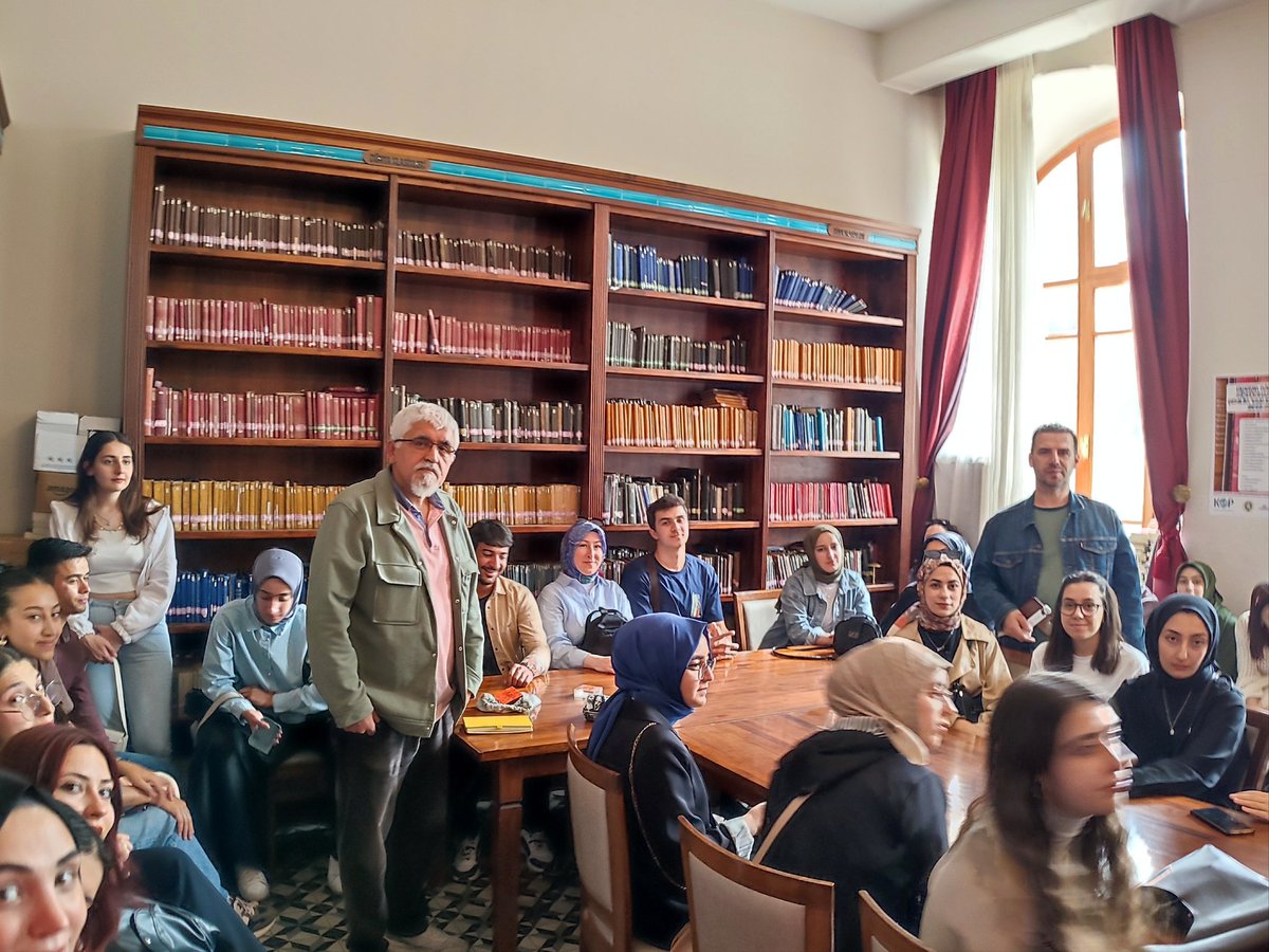 Dostum, Hemşehrim Ümit Savaş Taşkesen ve talebeleri vardı bugün Konya Lisesi Kütüphanesinde.
Necmettin Erbakan Üniversitesi Özel Eğitim Bölümü öğrencileriyle hasbihâl eyledik.