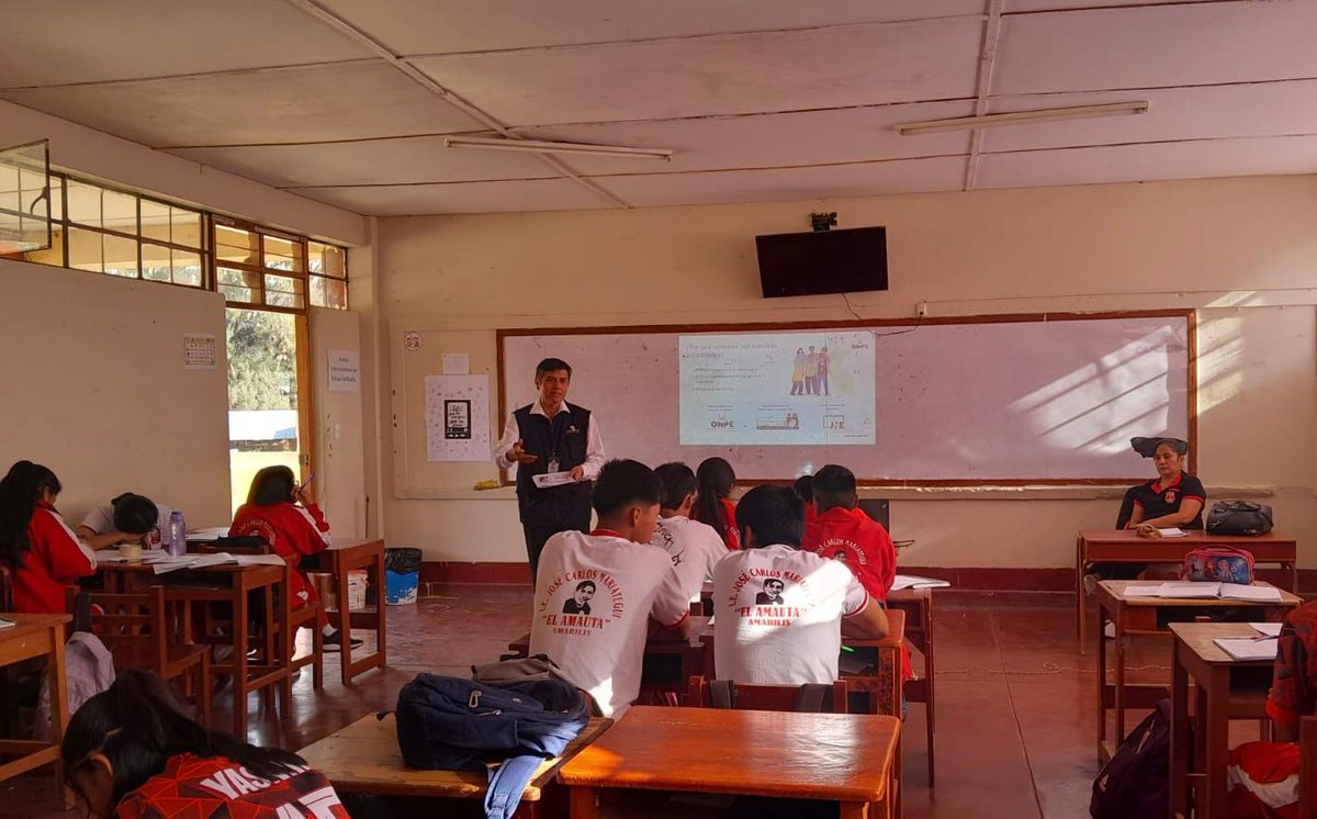 #ONPEenRegiones | Nuestra #ORCHuánuco desarrolló un taller de educación electoral dirigido a estudiantes de secundaria del colegio José Carlos Mariátegui sobre la importancia del voto.