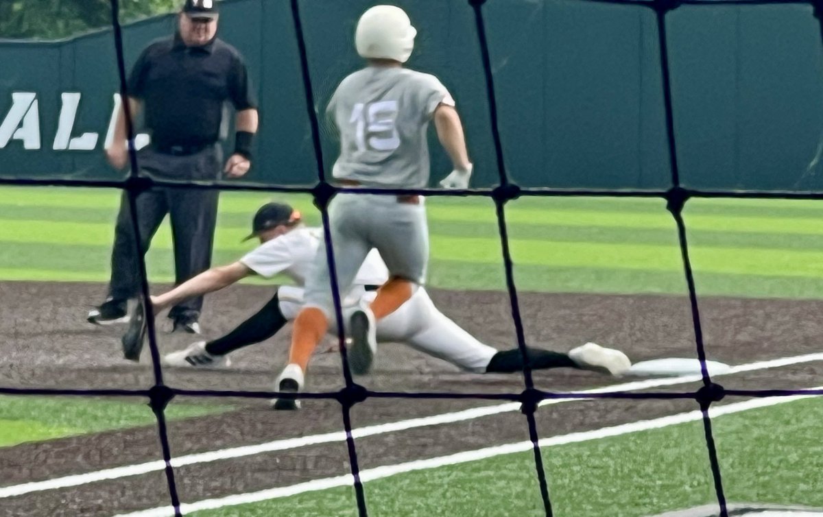 Claytong06's tweet photo. 1st game second round playoffs I still got that stretch. #win #dudes https://t.co/0xN9JVUNcD