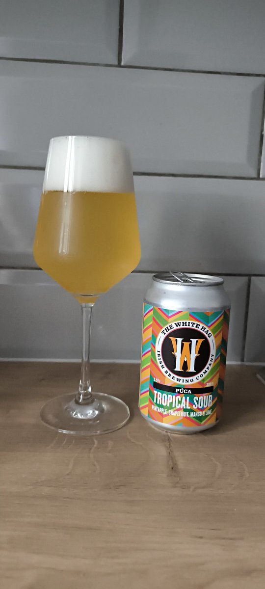 Kicking off #FridayBeers with @TheWhiteHag Púca Tropical Sour 🍻🍻