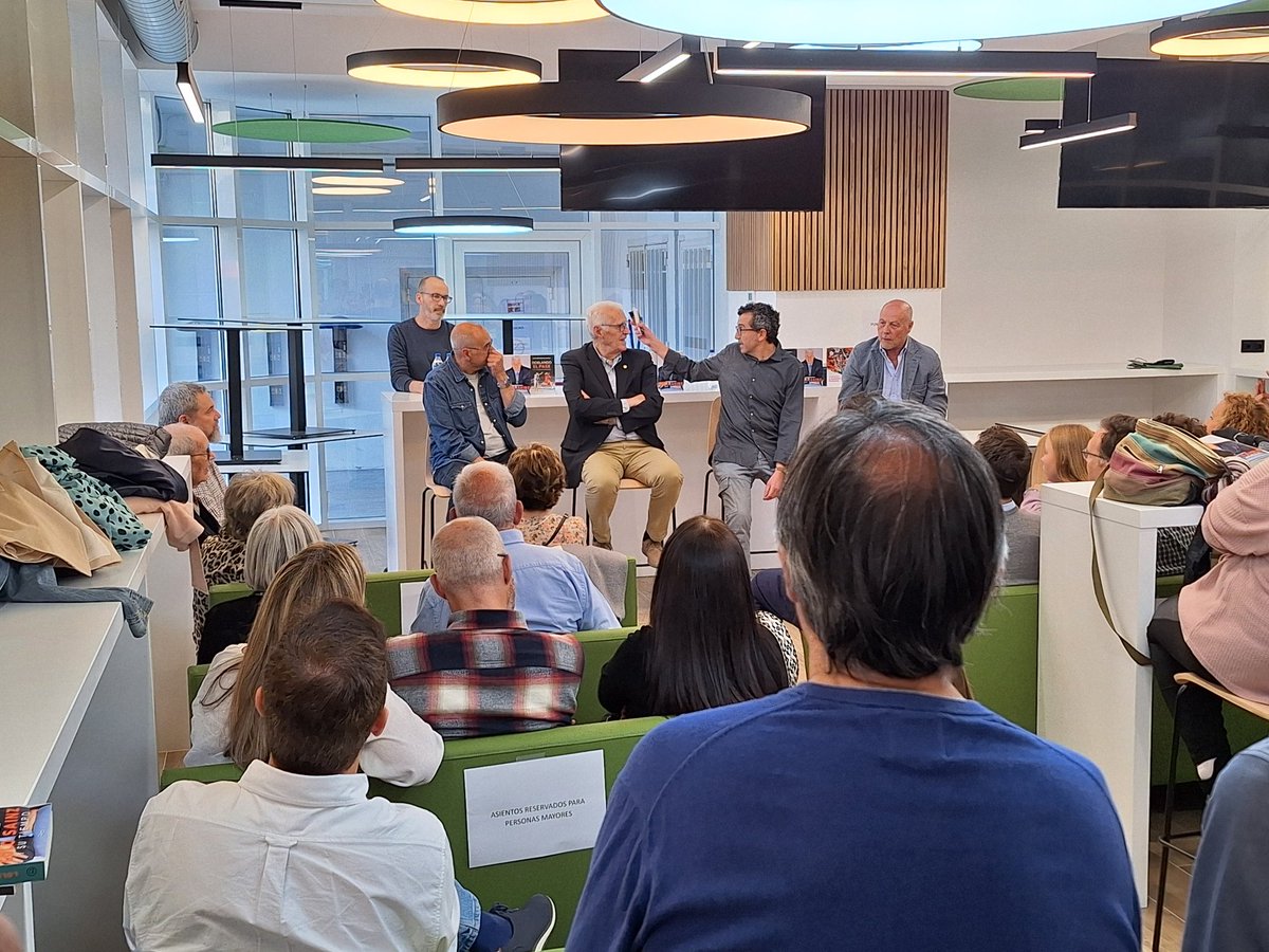 Espectacular convocatoria en <a href="/colegio_claret/">Colegio Claret de Madrid</a> en la presentación del libro 'Lolo Sainz y su tiempo' de <a href="/juanpabravo/">Juan Pablo Bravo</a>. Lolo, Corbalán, Paco Torres... y ex ACB's con pasado claretiano como <a href="/AbelAmon/">Abel Amón</a>, Paco García... ¡Esto promete!