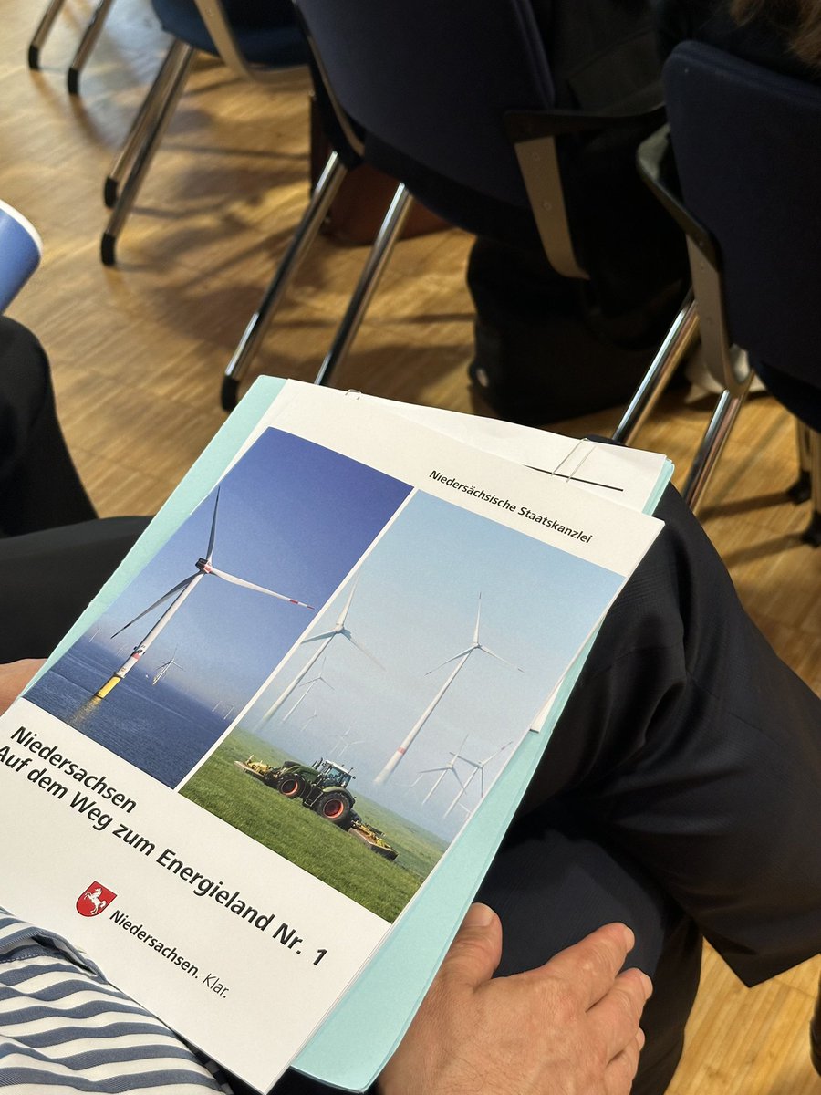 GruenMeyer's tweet image. Eine erfolgreiche Energieministerkonferenz in #Kiel geht zu Ende. 
Gute Beschlüsse zu #Wärmewende #Klimaschutz #digitaleStromzähler #SmartGrids und verbraucherfreundliche flexible Strompreise, damit die Menschen stärker von Erneuerbaren profitieren 

ndr.de/nachrichten/sc…