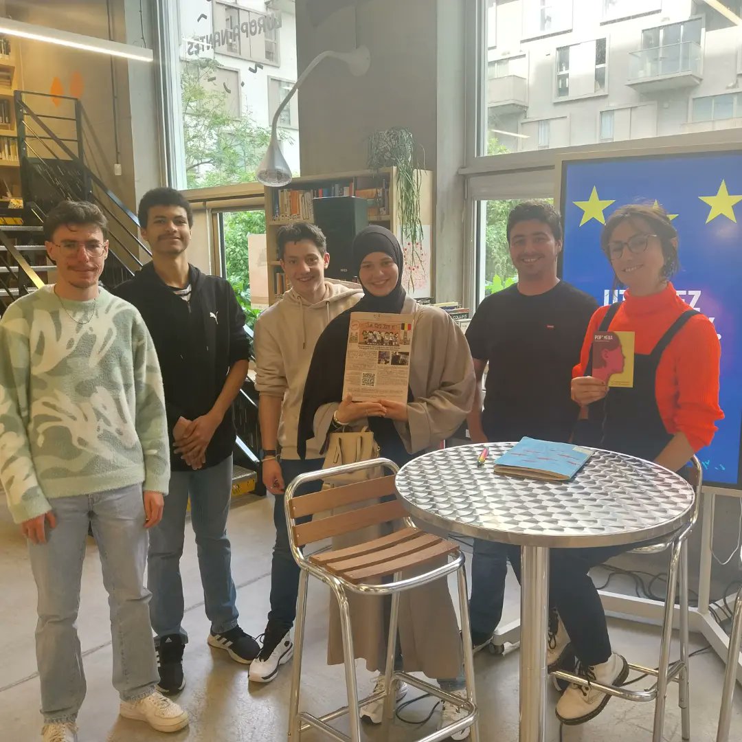 🔊Ce mercredi, nos stagiaires  présentaient leur #podcast « L'UE et le #numérique » dans le cadre de la Fête de l'#Europe.
🇪🇺 Un projet mené avec le soutien de <a href="/MaisondelEurope/">Maison de l'Europe - Europa Nantes - EUROPE DIRECT</a>  &amp; par <a href="/PopMediaNantes/">Pop' Média</a>.
🎧 « Écoute l'Europe » ⬇️
popmedia.fr/category/pop-c…
<a href="/hervefournier44/">Hervé Fournier</a> <a href="/e2cfrance/">E2C France</a>