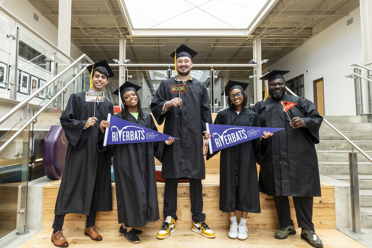 It’s Commencement day! 🎉🎓 We can't wait to see all our #ACCGrads. Get ready to celebrate your successes and reflect on your time as a Riverbat 💜 Big things are ahead for you — and we are so proud! Visit austincc.edu/commencement for any info you need before the event!