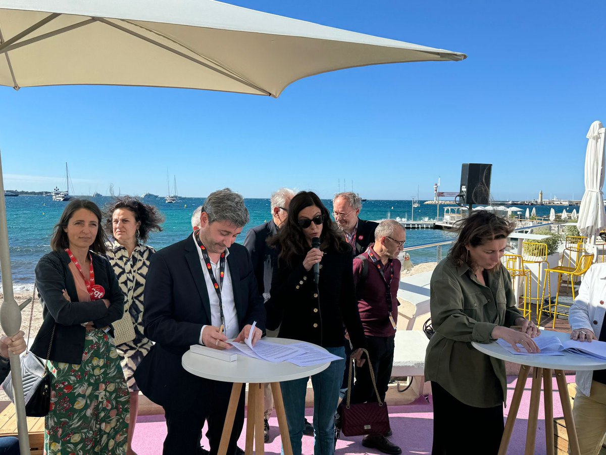 Parce que nous avons besoin d’actes concrets après #MeToo, syndicats et patronat de la production cinématographique ont signé ce matin à Cannes, à l’initiative de la #CGT, deux accords historiques sur la prévention des violences sexistes et sexuelles et la protection des mineurs.