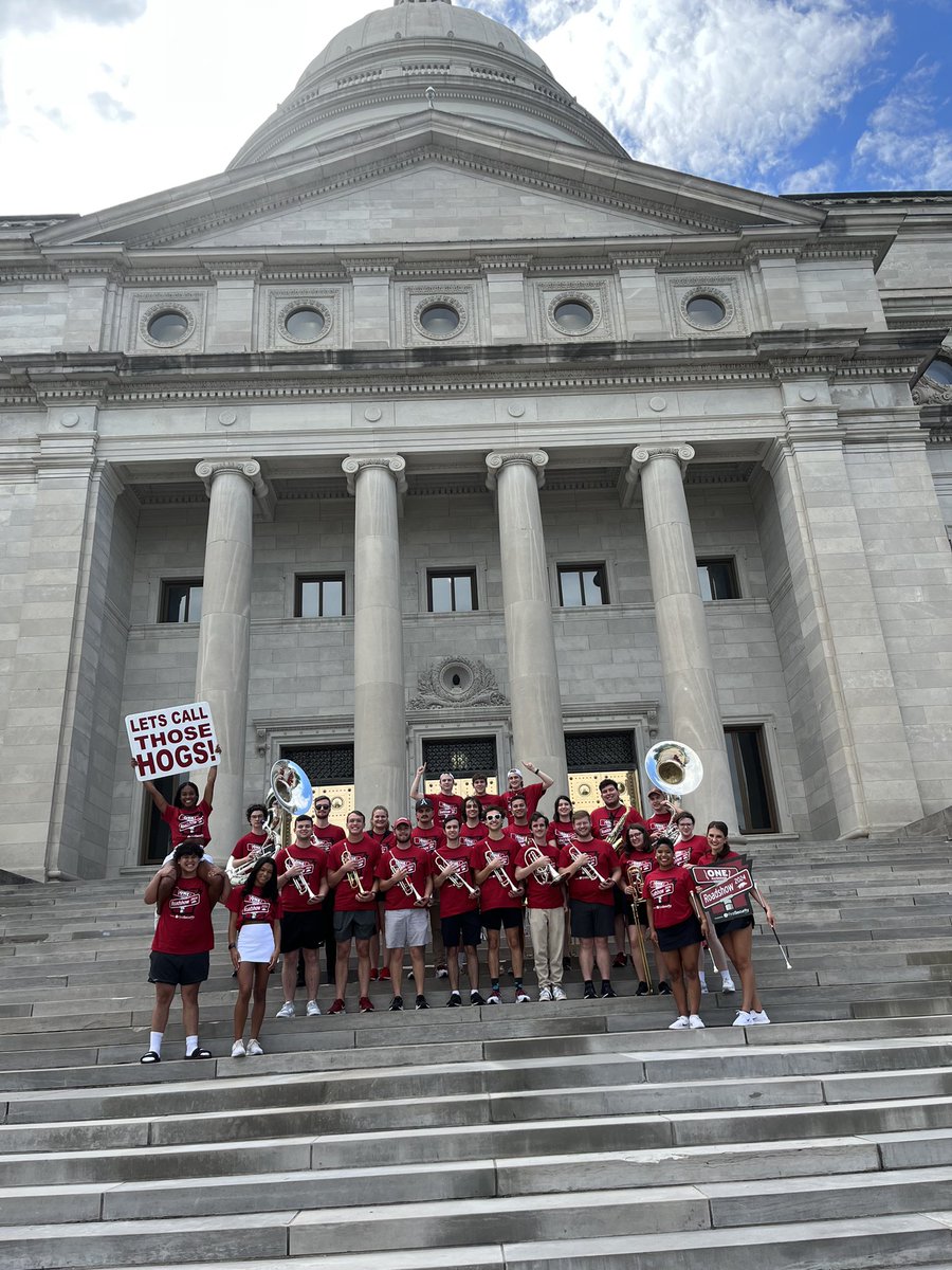 ElvisMoyaUA's tweet photo. A vision that @HunterYurachek had six years ago as a part of the @ArkRazorbacks strategic plan to UNITE the great state of Arkansas is going 💪🏼. The ONE Razorback Roadshow traveled 987 miles in 4 days with over 2,000+ fans taking part in eight cities! An exciting time had by all! https://t.co/V1wPskynoX