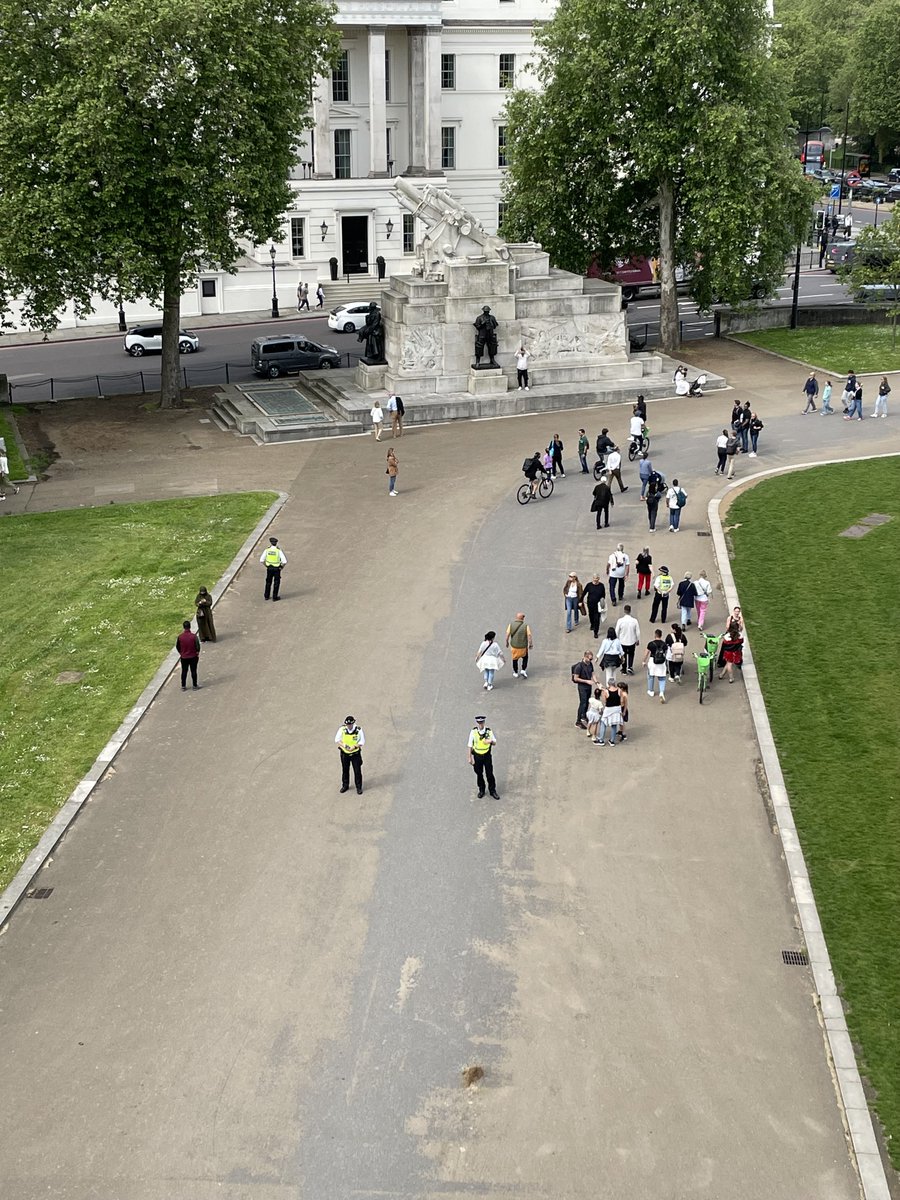 #Projectservator deployed to #WellingtonArch and #BuckinghamPalace. This was one of our unpredictable deployments. We use a wide range of assets including plain clothes officers. If you see something that doesn't feel right, contact police or use gov.uk/act.