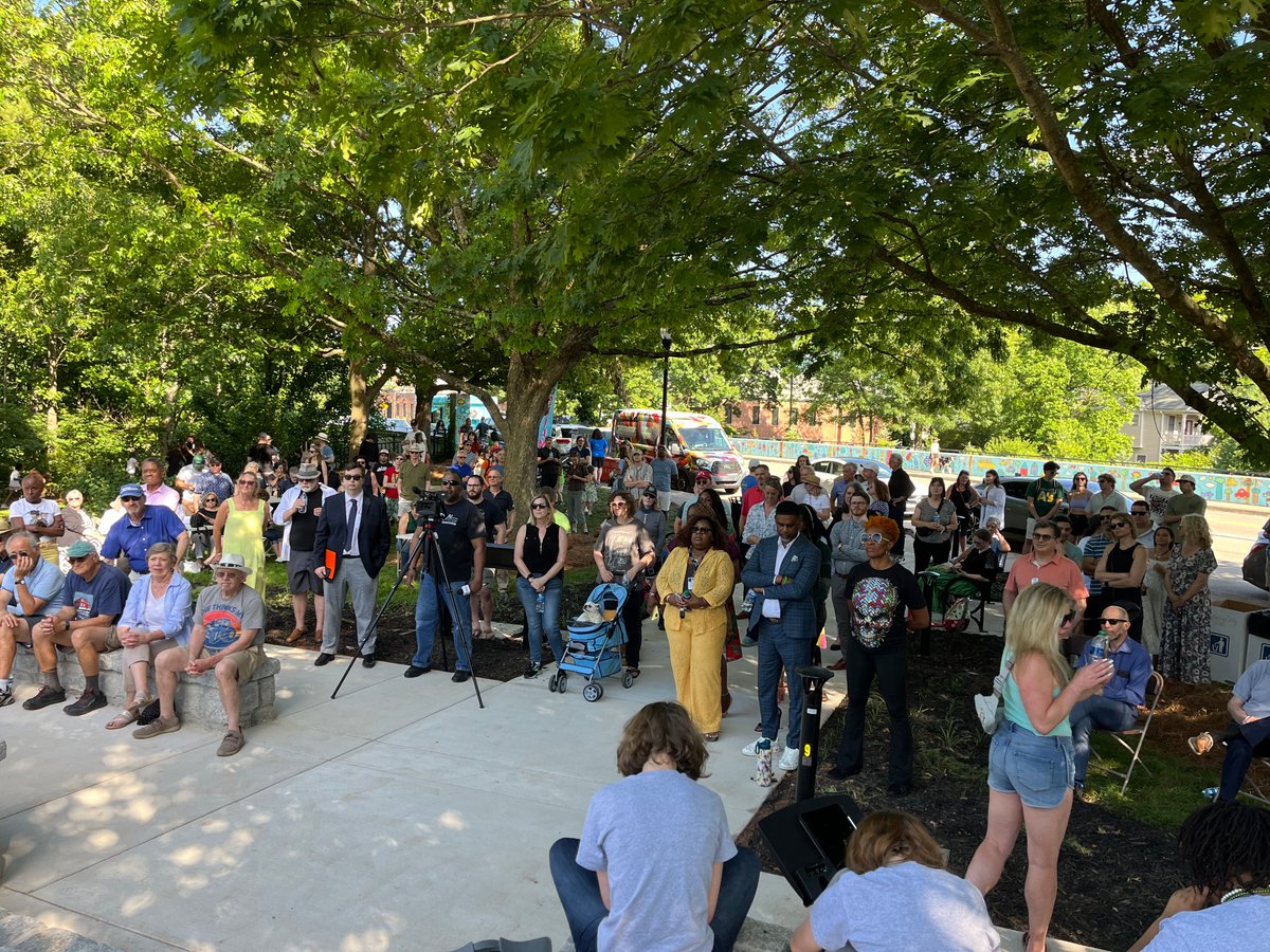A beautiful day and terrific turnout to celebrate the upgraded site of Sol Lewitt's '54 Columns' installation. Come check it out in the Old Fourth Ward!

Thank you to Old Fourth Ward Neighborhood Association, @FultonInfo, and the Taylor Family for making it happen.