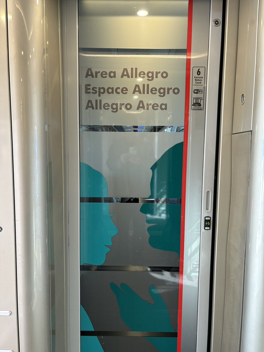 パリからリヨンまでの新幹線🚄
Allegro Areaが電車内にあった⭐️
音楽用語を見ると嬉しくなる🥰