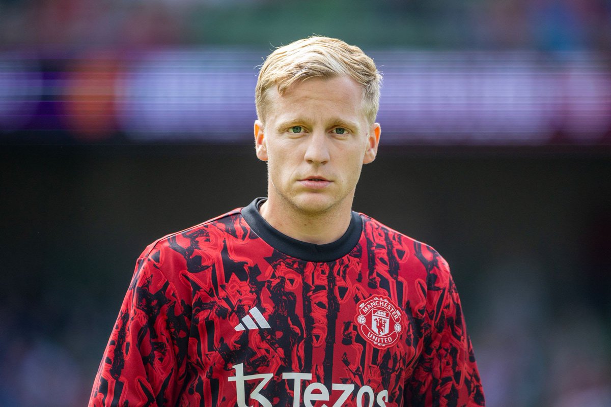 🚨🚨 OFFICIAL:

Donny van de Beek’s loan at Eintracht Frankfurt has ended and the player has returned to Manchester United. #MUFC ✅