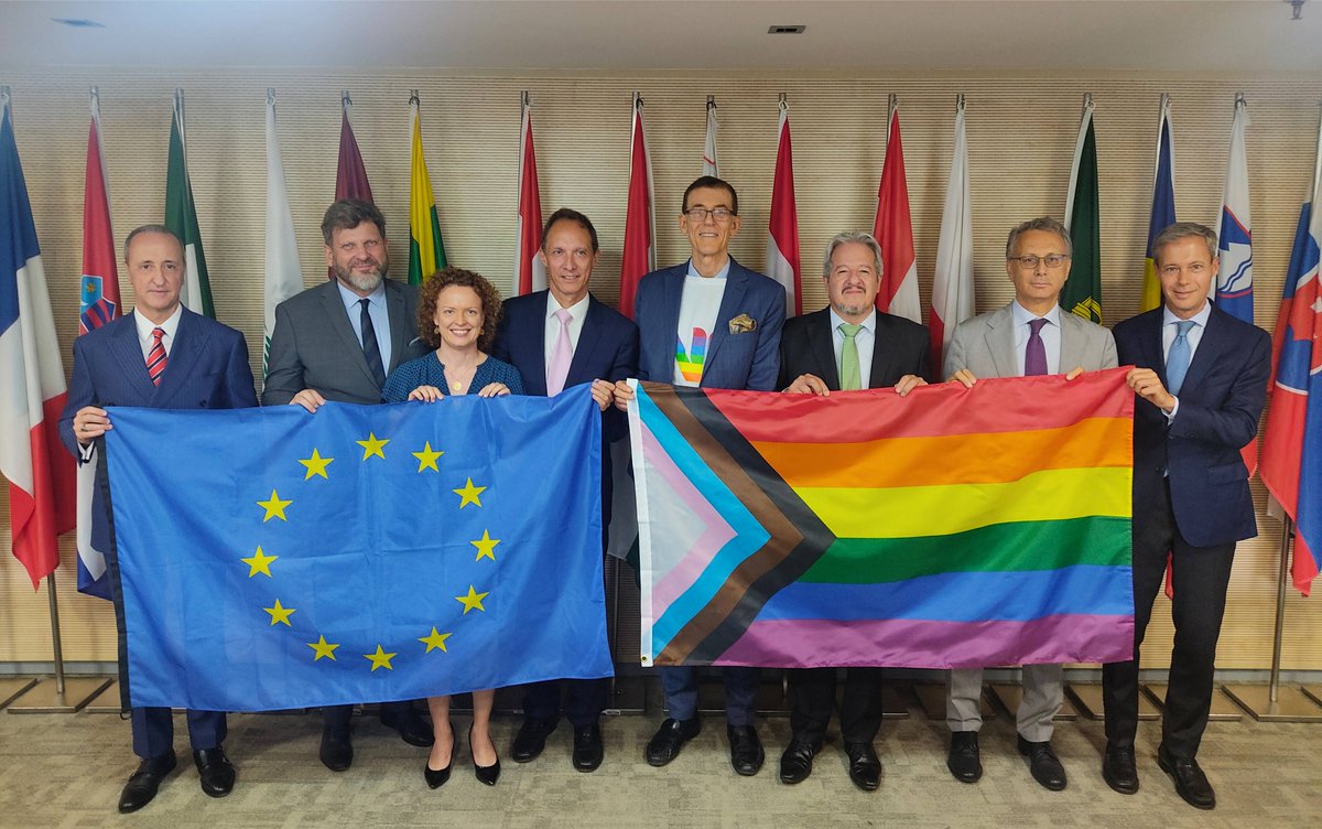 Este #17May se conmemora el Día Internacional contra la Homofobia, La Transfobia y la Bifobia. En apoyo a la comunidad #LGBTIQ+, los Jefes de Misión 🇪🇺 expresan su rechazo a cualquier forma de discriminación y violencia. #UEenVenezuela #IDAHOBIT2024