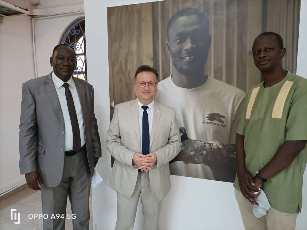 La CONFEJES (@laconfejes) on Twitter photo Participation, ce mardi 14 mai, sur invitation du Délégué général de la <a href="/WalBru_Dakar/">Délégation générale Wallonie-Bruxelles Dakar</a> , au Vernissage de l'exposition "Loft Dkr : Li jot a a am" (État des lieux), mettant en exergue la COLOMBOPHILE qui est l'art d'élever et de faire découvrir les pigeons voyageurs. Participation, ce mardi 14 mai, sur invitation du Délégué général de la <a href="/WalBru_Dakar/">Délégation générale Wallonie-Bruxelles Dakar</a> , au Vernissage de l'exposition "Loft Dkr : Li jot a a am" (État des lieux), mettant en exergue la COLOMBOPHILE qui est l'art d'élever et de faire découvrir les pigeons voyageurs.
