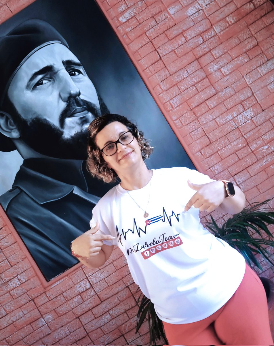 Gracias a la familia más linda por el regalo... #Cuba late en mi corazón ❤️❤️ @DeZurdaTeam_ 👇 Gracias Gracias Gracias Ya saben y con #Fidel ... Siempre 🇨🇺🇨🇺💪💪 #CienfuegosXMásVictorias