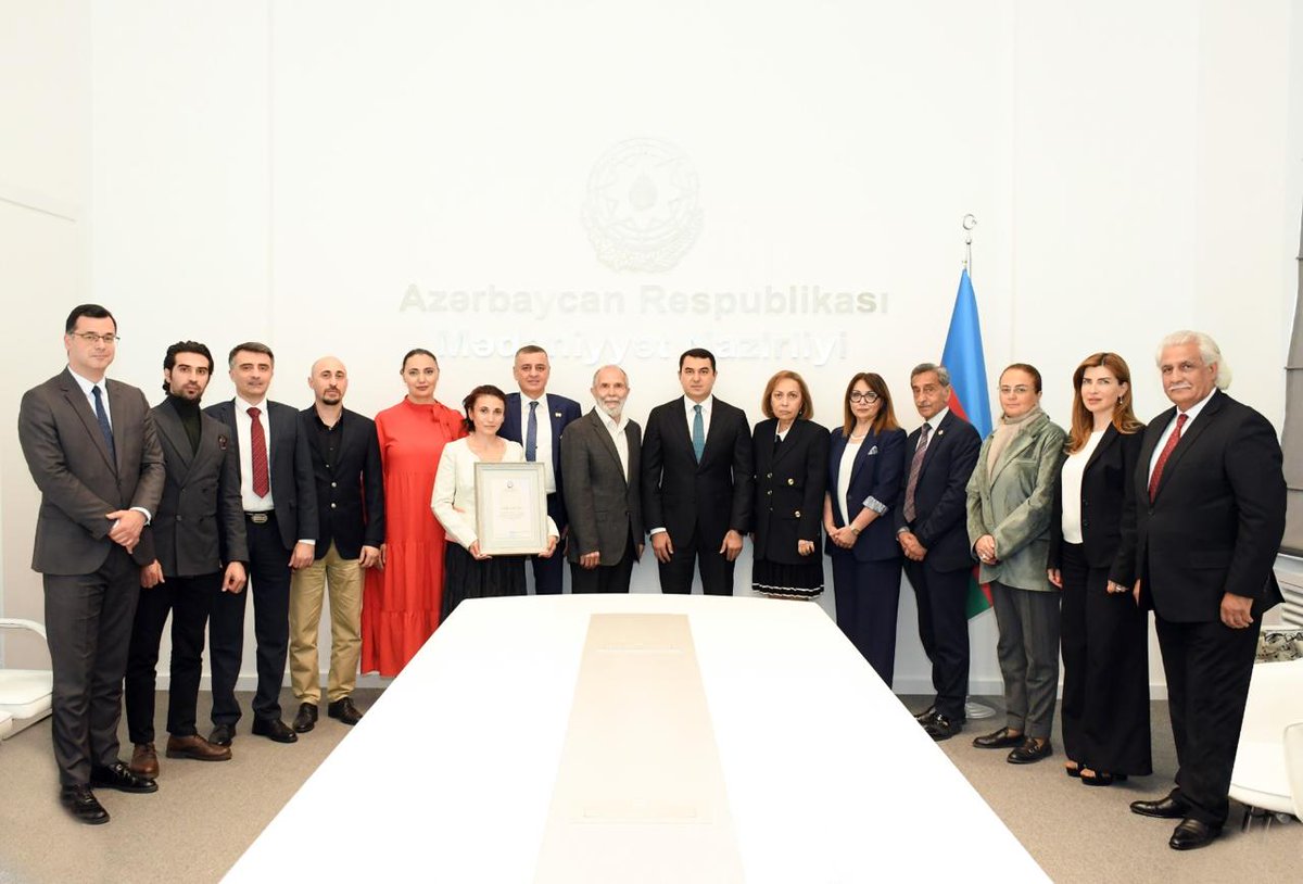 culture_gov_az's tweet photo. Bu il Azərbaycan Dövlət Pantomima Teatrının fəaliyyətə başlamasının 30 illik yubileyidir.
Mayın 17-də bu münasibətlə teatrın kollektivi ilə Mədəniyyət Nazirliyində görüş keçirilib.
Ətraflı: https://t.co/yn4xvJUU3o
#Azərbaycan #MədəniyyətNazirliyi #mədəniyyət #teatr #yubiley https://t.co/JcwIOfieZg