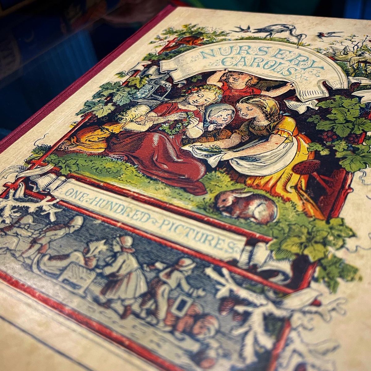 iamwatercolor's tweet photo. A fabulous afternoon viewing #TheHockcliffeCollection at #UoB today with the gang @uniofbeds_Teach and our most excellent @AudersbyGoode! 📚 Children’s literature published between 1685 - 1840! https://t.co/DtlwHJs8Rf
