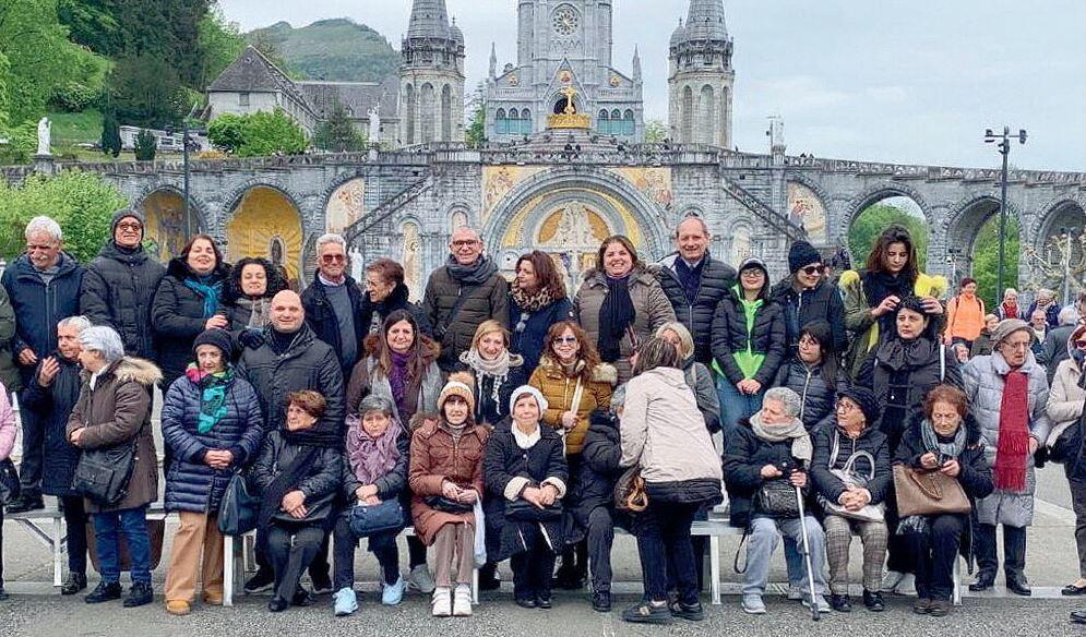 🙏 La comunità di Condera ha vissuto quattro giorni indimenticabili a Lourdes. Un pellegrinaggio che ha rafforzato i legami e riscoperto la fede. 🌟 👉 Scopri di più: avveniredicalabria.it/pellegrinaggio… #Condera #Lourdes #Pellegrinaggio #ReggioCalabria #ReggioBova #Comunità