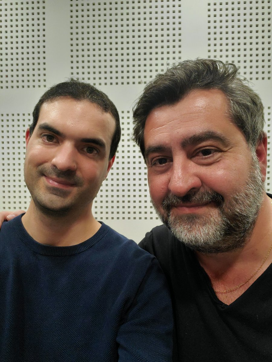 MecaDesOndes's tweet image. 🎧PODCAST
🗨️"Diffuser quelque chose, une parole, une musique, un avis... c'est sympa comme métier."
🎙️@PhilippeLlado est au micro de la Mécanique des Ondes. On y parle de son parcours radio, de la matinale de Nostalgie, et de voix-off.
Pour écouter 🔽
lamecaniquedesondes.com/mecanique-n91-…