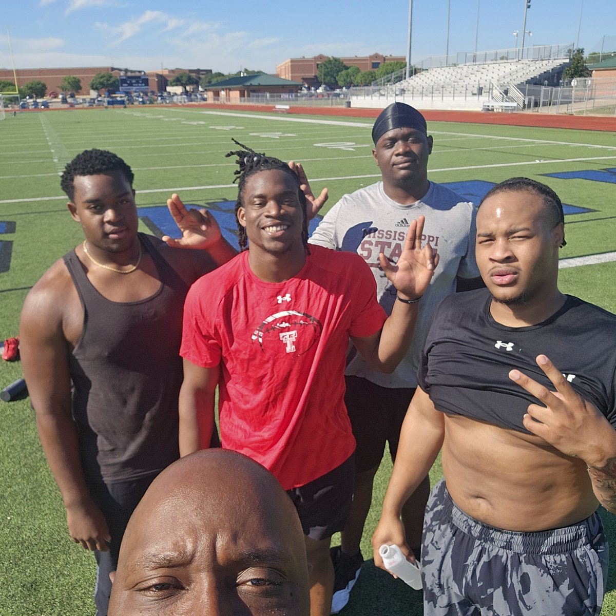 College Jags back in the Jungle for AM workouts! 💪🏾 @TexasTechFB @TXSTATEFOOTBALL @HailStateFB @TarletonFB