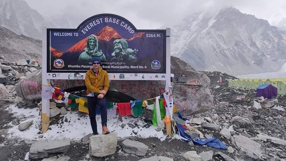 🏔️🏃‍♂️ Record shattered! Roland Hunter sets a new FKT from Lukla to Everest Base Camp in 10 hours and 23 minutes! 🏅📸: @rolandHunter 

#FKT #Himalayas #Mountains #Running #Ultrarunning #Nepal #Lukla #EverestBaseCamp