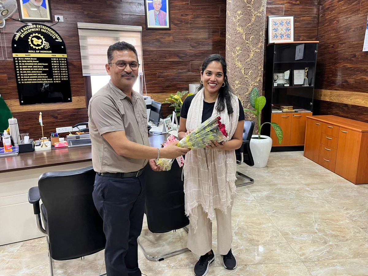 jkstartups's tweet photo. Keeping up the momentum to boost the startup ecosystem in J&amp;K, today Sh. Rajinder Sharma sir, Director JKEDI  organised a wonderful interactive session of Startups, incubators &amp; various ecosystem stakeholders with T- hub representative. 

@OfficeOfLGJandK @Rajinder69JKAS https://t.co/2HUjxg1BKE