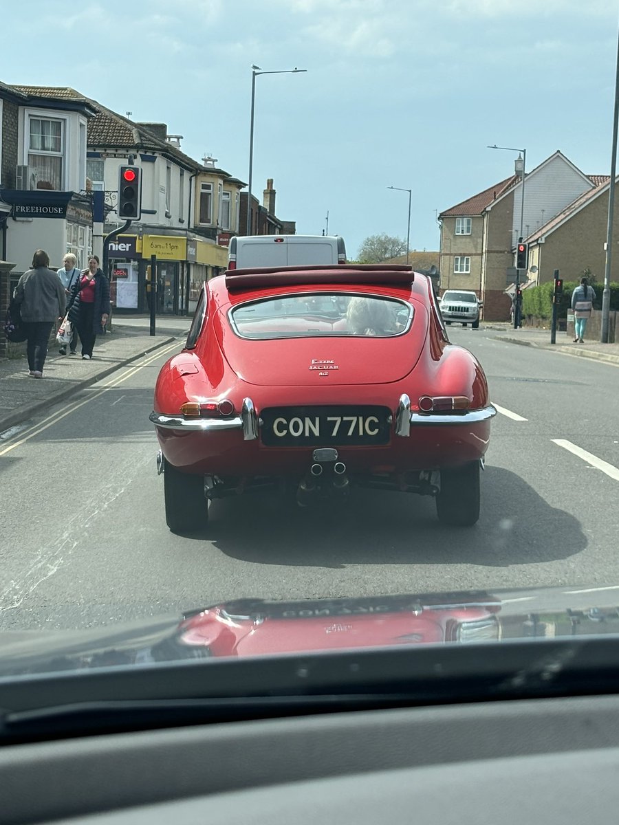 This afternoon we saw two red #etypejaguar 's  behind each other at this junction.
Both beauty 's.
However this behind one (inset) was in better condition.
#greatyarmouth
#norfolk
Cc @Only9built , @RabHarling & @theroyalfactor