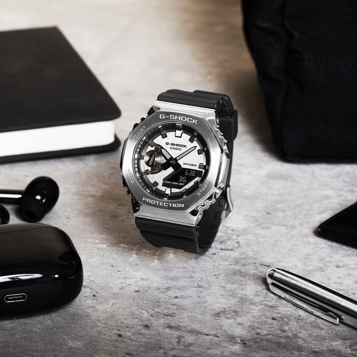 Black 🤝 Silver. You 🤝 G-SHOCK. Stainless steel with a refined hairline finish, the GM2100 series exudes style. With dial vapor deposition finish and it’s wristbands square dot texturing, G-STEEL is made for Absolute Toughness. ⌚️: GM2100-1A #GSHOCK #gshockwatch #GSTEEL