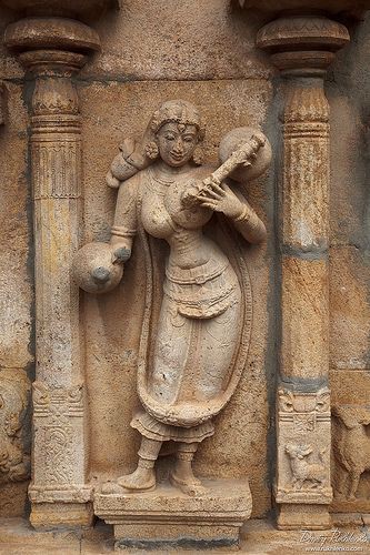 वीणा वादिनी? 
सुन्दरी Apsara playing veena
Sculpture
Sri Ranganathaswamy Temple Tiruchirappalli
चढ़े जाते हो गूँजों पर
उतरते हो झंकारों में
फूट जायेंगे कोमल अंग 
तुम्हारी धुन के तारों में। 
न सहस्वर मेरे संग प्रहार
सहेगा सब वीणा का तार। 
विवश मैं तो वीणा का तार
माखनलाल चतुर्वेदी