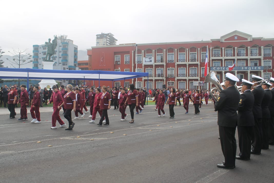 🔵SEREMI @MopTarapaca Juan Papic, participa en el tradicional desfile escolar en plaza 21 de mayo de #Iquique por la conmemoración de los 145° aniversario del Combate Naval de Iquique y Glorias Navales. ⚓
#Tarapacá