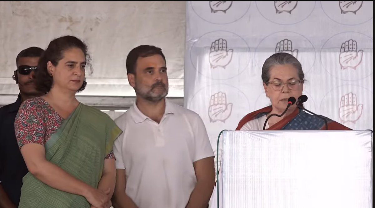 काँग्रेस अध्यक्ष सोनिया गांधी, @RahulGandhi आणि प्रियंका गांधी यांनी आज रायबरेलीमधे प्रचारसभा घेतली. राहुल गांधी यांना मतदान करण्याचं आवाहन सोनिया गांधी यांनी केलं. तर देशातली जनता भाजपाला कंटाळली असून, आता त्यांना बदल हवा आहे, असं प्रियंका गांधी म्हणाल्या.