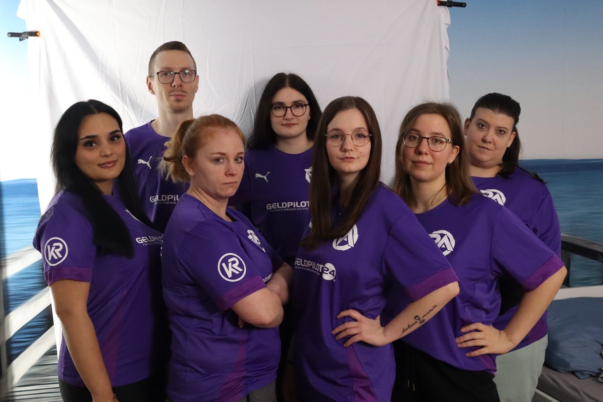 Wir sind bereit für diesen Split und morgen geht es mit folgendem Roster in die Project Queens Qualifier

🔫<a href="/RichtigeLarry/">Larry</a>
🔫<a href="/xbr1na/">Brina</a> 
🔫<a href="/xXCiniMinisXx/">Ciniminis</a>
🔫<a href="/Highlife_VAL/">Maren</a>
🔫<a href="/Redarrrraaa/">Sara</a>

Sub:
🔫<a href="/LauraCharleen97/">Laura-Charleen</a>

Coach #1
🧠<a href="/mentalistwow/">Martin</a>

Der hype ist real!