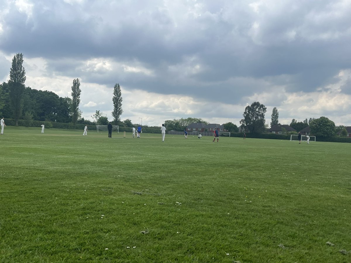 The U12s had a convincing 9 wicket win in the QF of the County Cup this afternoon against Aldridge School 🏏 @QMGS_Year_7 @QMGSSPORT