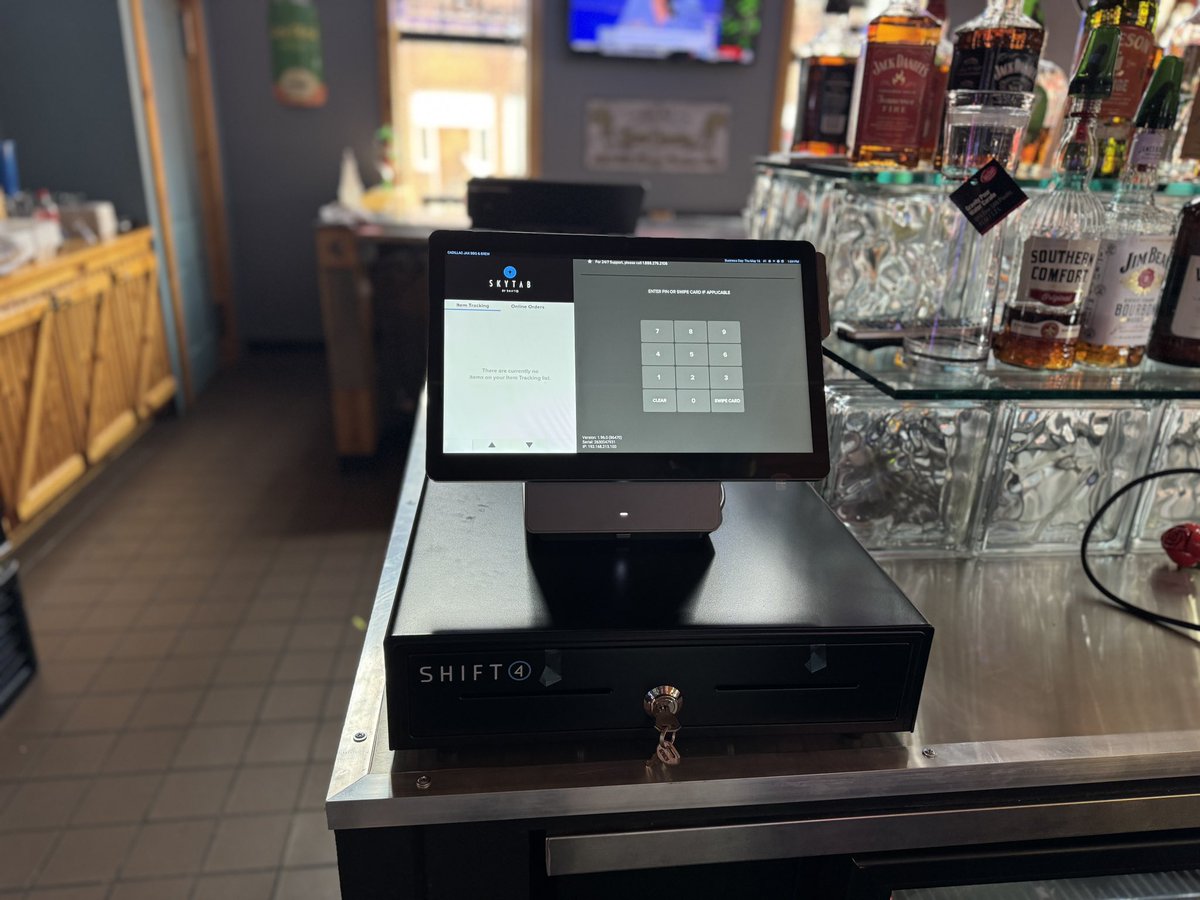 Cadillac Jax in Algoma, WI has great BBQ, live music, cold beer, and a brand new @SkyTabPOS replacing toast! 🚀 #skytab #shift4 #skytabinstaller