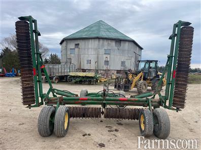 Sprocket Packer ⤵️ Hydraulic fold, tandem wheels and optional dolly wheel, listed by Stoneage Equipment. farms.com/used-farm-equi… #Tillage #FarmEquipment