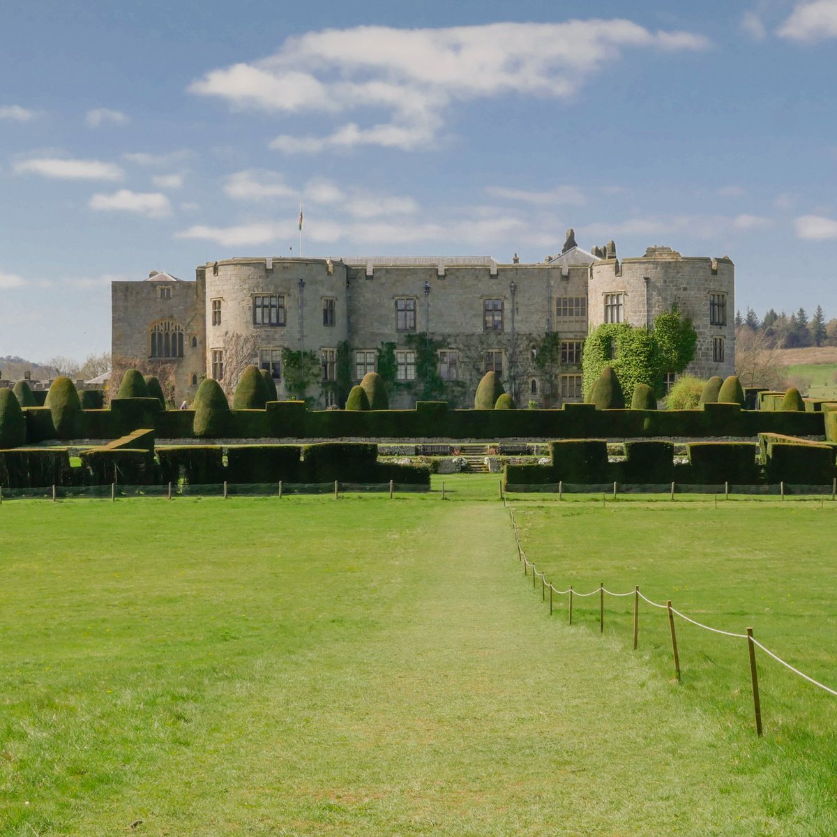 Built in the 13th century, @ChirkCastleNT was one of several fortresses established along the Welsh-English border. It was considered so important that King Edward I himself paid a visit during its construction. Discover more about its history here: bit.ly/2xhyoiU