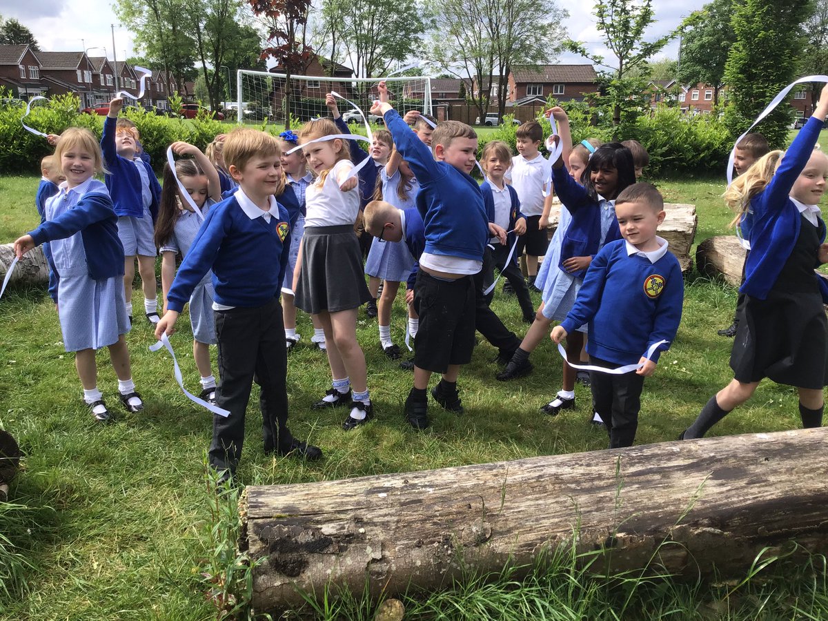 We listened to the scripture ‘The coming of the Holy Spirit’ (Acts 2:1-4). We discussed how the Holy Spirit is described as a strong wind. Year 1 listened to the song ‘Holy Spirit’ by John Burland while representing our ribbons as the wind 🕊️🙏🏼 #year1 #theholyspirit @StPPPrimary