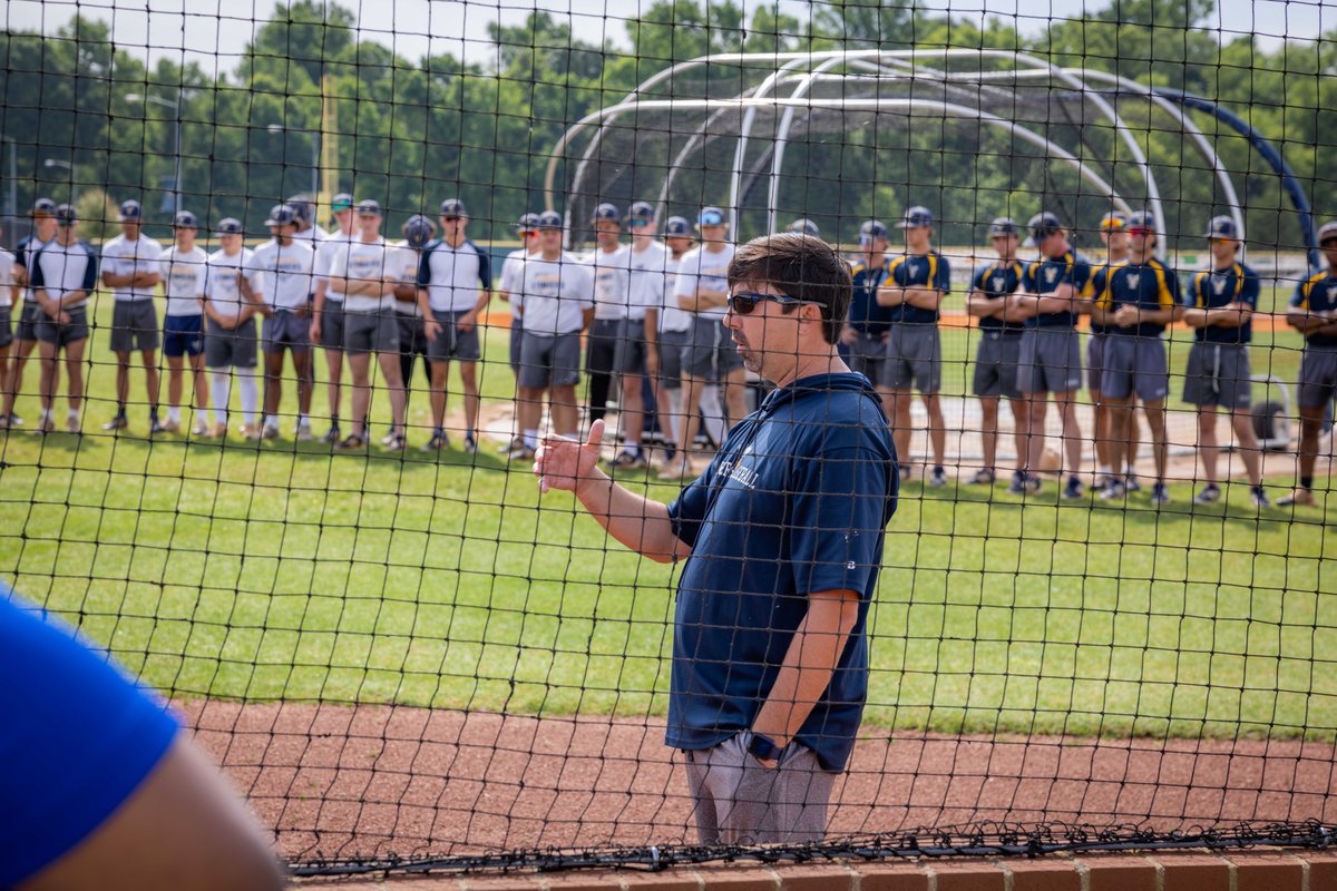 Faculty and Staff got together with our Stinger baseball team to give them a proper sendoff before they head to the JUCO World Series starting May 25! bit.ly/4am67Wr #fdtech #StingerNation #jucows
