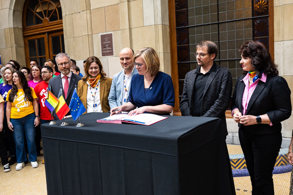 Nous sommes 18 Etats membres de l’UE à nous être engagés aujourd’hui à poursuivre la promotion des droits des personnes LGBTQI+. 

C’est un signal important et notre déclaration reste ouverte à la signature. Nous avons besoin de l’alliance de tous les progressistes pour garantir