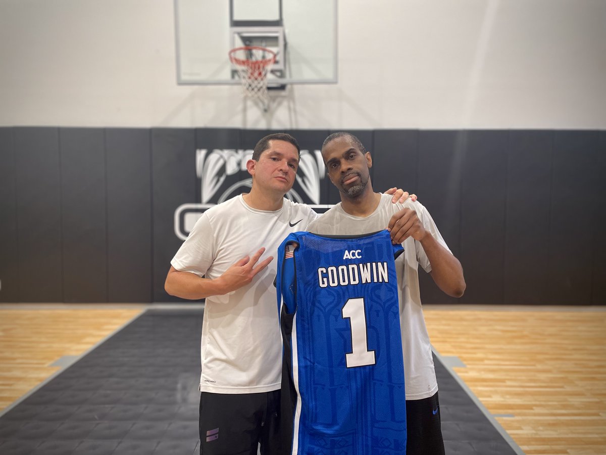 abdelbarrspine's tweet photo. Happy to report faculty with another win at the annual @Dukeneurosurg faculty vs. resident basketball game.Special shout out to John Barr for winning MVP and Rory Goodwin for hosting.Also happy to report no new injuries, except to the residents' pride for yet another year:) https://t.co/ViMMpFNXVh
