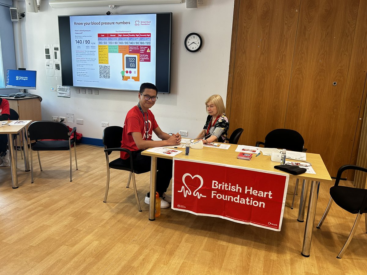 Fantastic to see @sandp27 and @UofGRegiusAnna getting their blood pressure checked at our Hypertension Awareness Event today at the BHF GCRC. 🩺 Remember, it’s crucial to get your blood pressure checked regularly! #HypertensionAwareness #HeartHealth