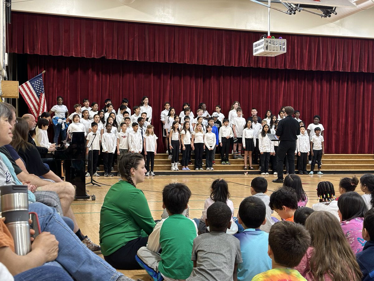 LexPerformArts's tweet image. Seriously an AMAZING 5th gr Chorus Concert at Bridge Elementary today! A HUGE shout out to the students and their director, Mr. Larson - loved the creativity and true investment in the music-making today! @lexingtonsuper @BridgeSchoolMA @NotesByMrsC @folmads