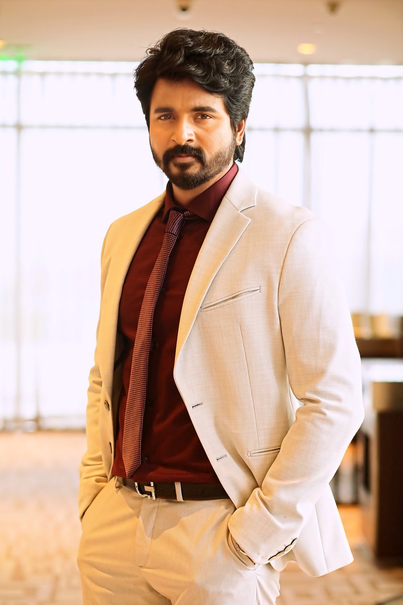 SkYuviKS's tweet image. "Veezhvathu vetkam alla .. Veezhnthey kidapathuthan vetkam! " 

5yrs of #Mrlocal 🌟 though mano failed to fullfill his audience , The moment become his turning point to reach marvelous success in following flims @Siva_Kartikeyan na 🫂♥️

#Amaran