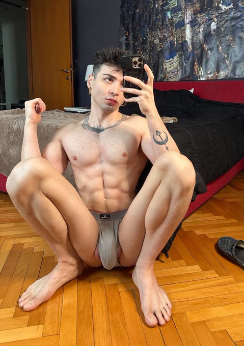 big foot who? ? https://t.co/qwiUGIErNf