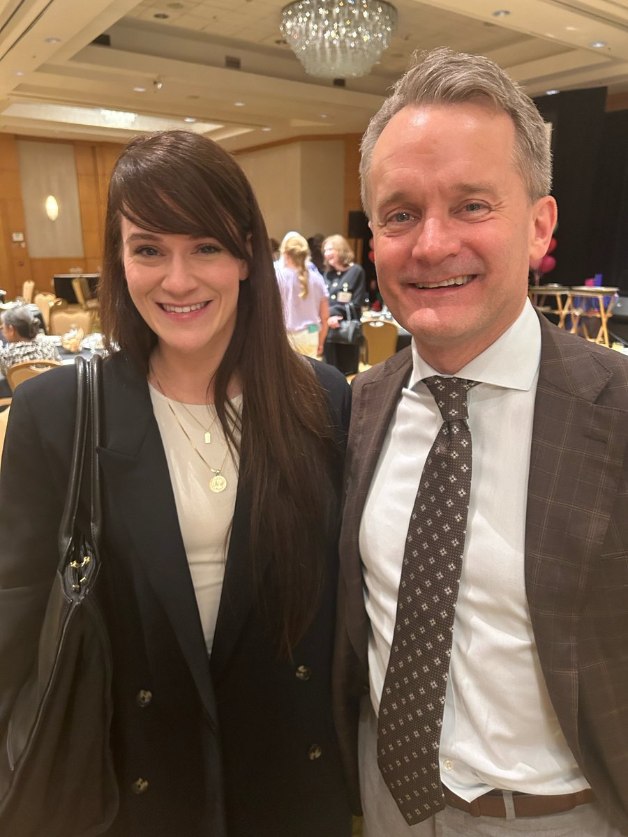 Our Government Relations Manager Monique Lizon, and CEO @helene_sabourin were pleased to connect with MP @SeamusORegan at the @rto_ero Future of Aging Summit last night. We look forward to continuing the conversation with him about aging in place and aging with dignity.