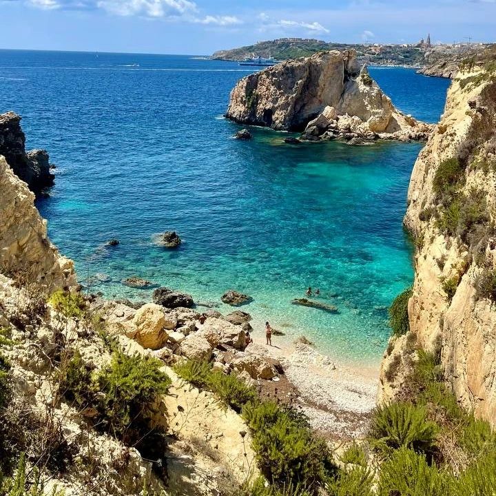 Did YOU know? #Gozo offers dramatic coasts and crystal clear waters ✨🌊 [ 📸 @allyouneedmalta ] #VisitMalta #ExploreMore #MoreToExplore