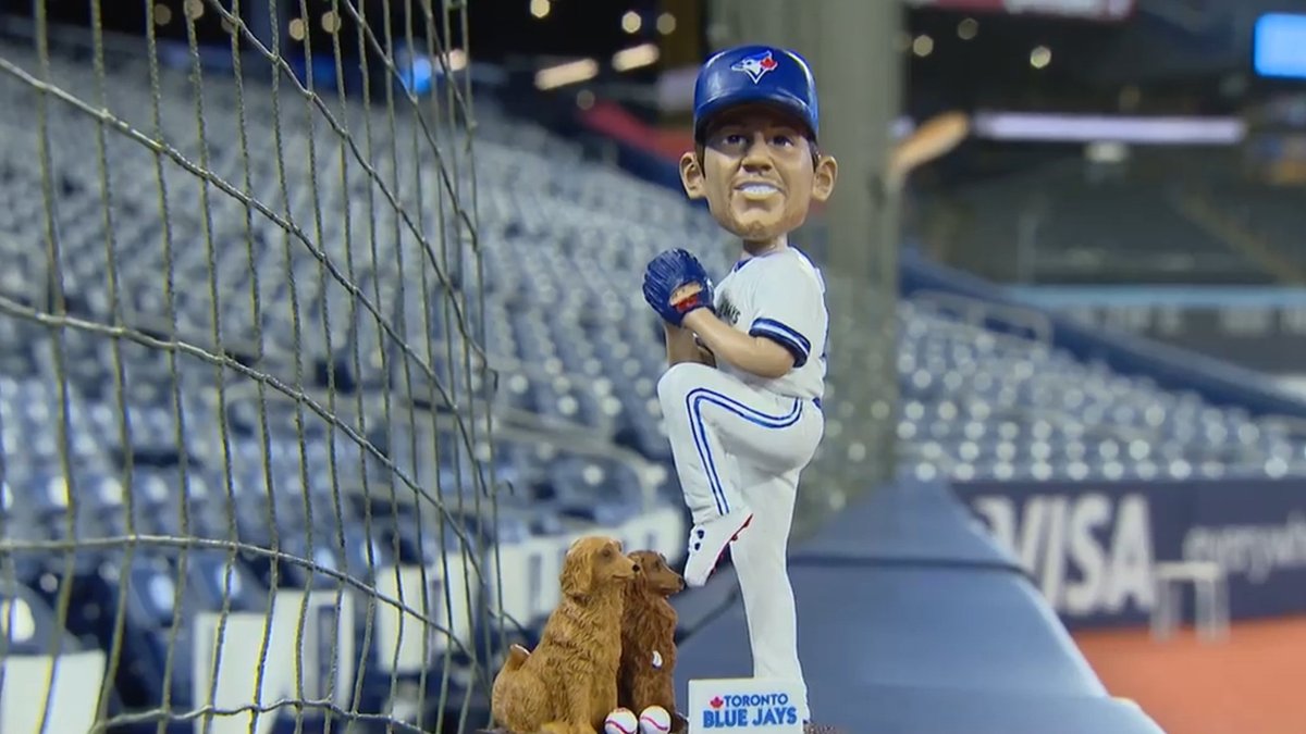 Lindsay Dunn speaks with Blue Jays’ Pitcher Chris Bassitt about his special bobblehead day and the fun on-court challenge he has against one of his fellow pitchers. toronto.citynews.ca/video/2024/05/…