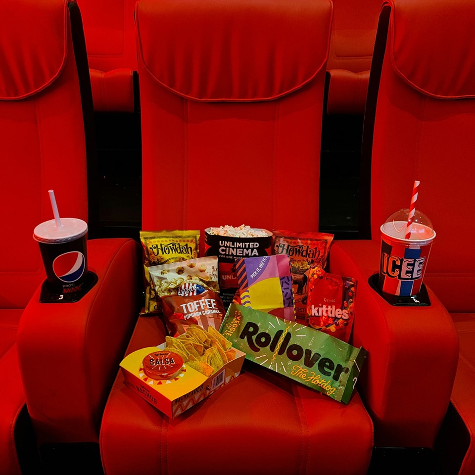 Two tickets please, yeah that’s right, one for me and one for the girlfriend please… 🤡🍿🎬 (📸:@cineworld.rushdenlakes)