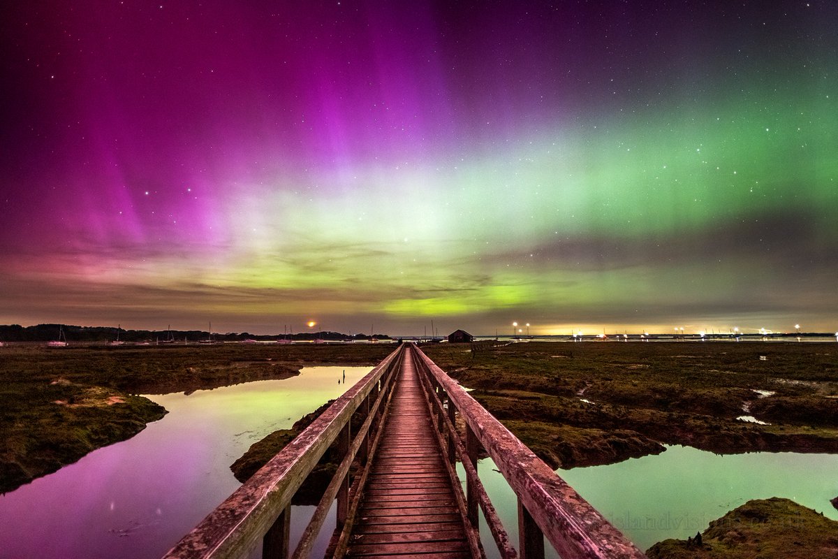 🩷💚💜 📌 Newtown 📸 Island Visions Photography⁠ ⁠ #explorebritain #england #capturingbritain #visitengland #visitisleofwight #exploreisleofwight #isleofwight #IOW #wightatnight #auroraborealis #geomagneticstorm #northernlights #incredible #atmospheric #talented #wow